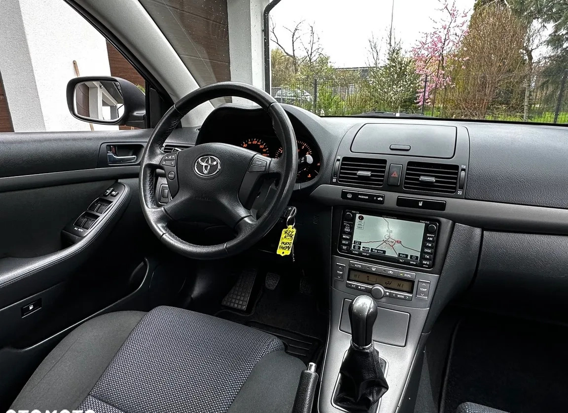 Toyota Avensis cena 19900 przebieg: 260000, rok produkcji 2007 z Radom małe 497